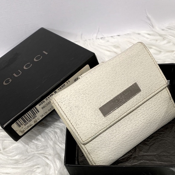 GUCCI Creamy White Textured Compact Wallet Vintage - Picture 1 of 15